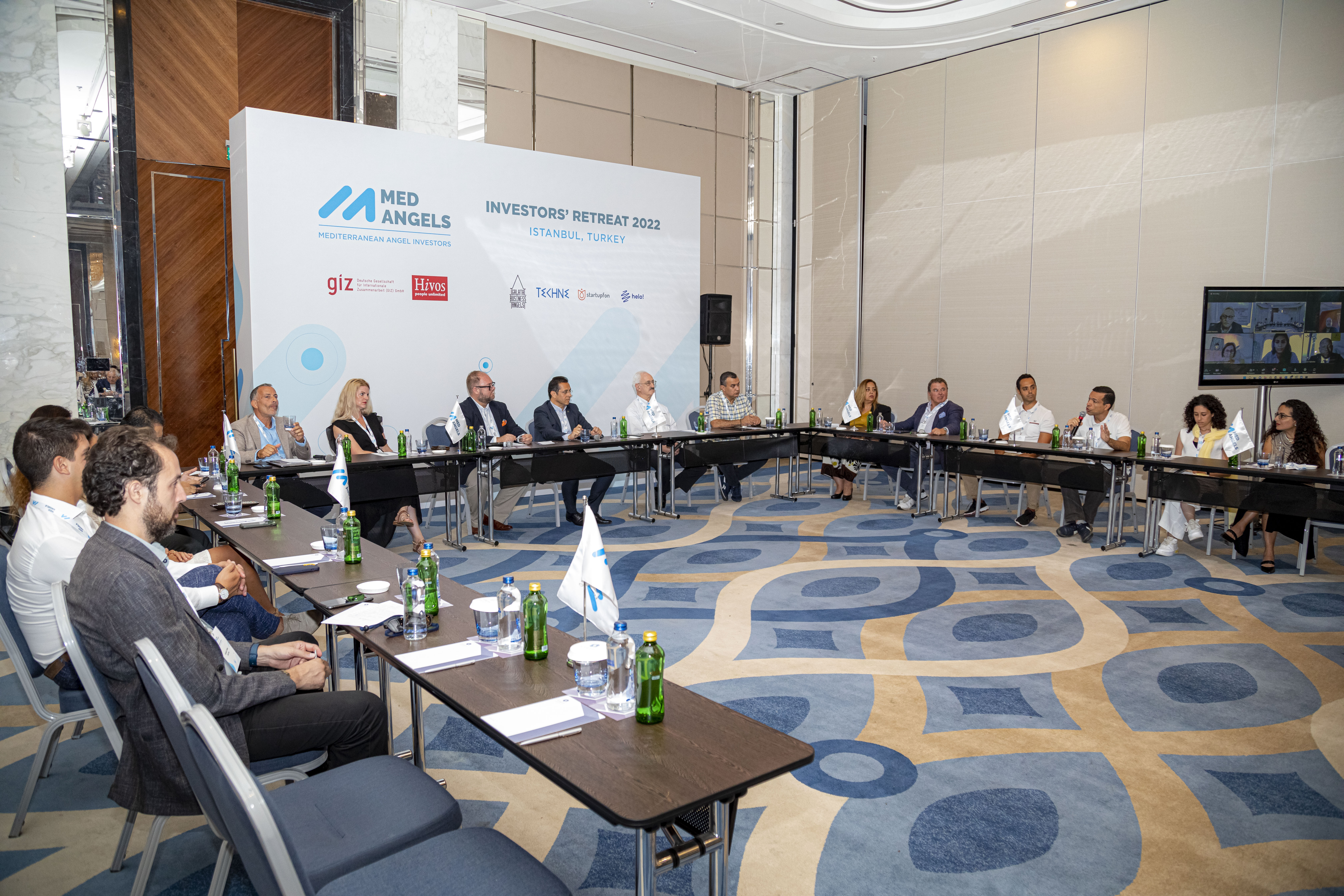 Mediterranean Investors team collaboration - Investment professionals working together